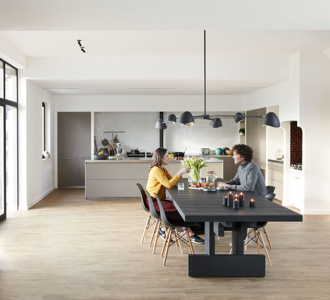 AZM Style ahşap desenli karo pvc vinil lvt zemin kaplama 1563 Elegant Natural Brown2