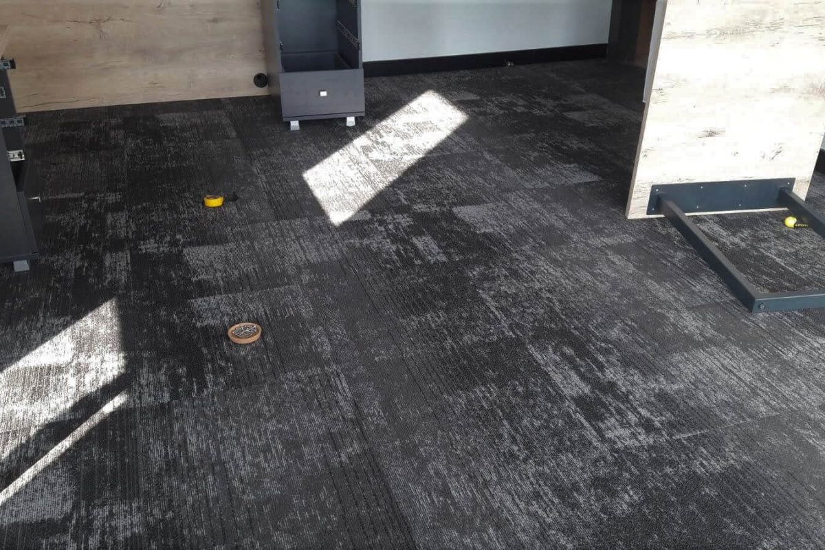 AZM Mandate12 karo halı maslak 1453 ofis uygulama 1