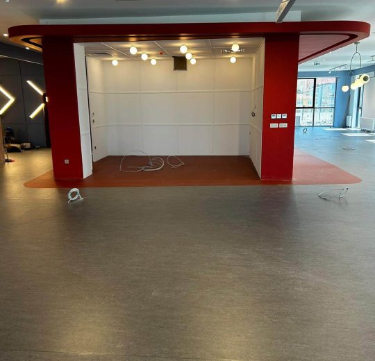 AZM Pearl linonatura 3137 Grey - 3352 walton marmoleum linolyum doğal yer döşemesi ofis zemin kaplama uygulaması (3)