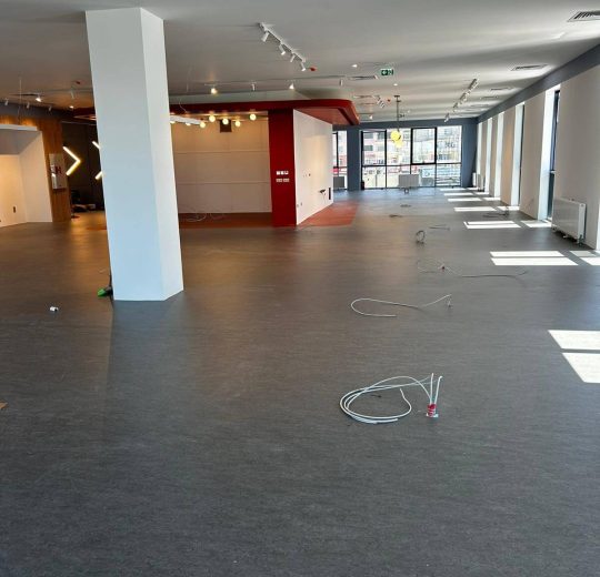 AZM Pearl linonatura 3137 Grey - 3352 walton marmoleum linolyum doğal yer döşemesi ofis zemin kaplama uygulaması (4)