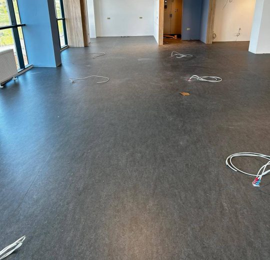 AZM Pearl linonatura 3137 Grey marmoleum linolyum doğal yer döşemesi ofis zemin kaplama uygulaması