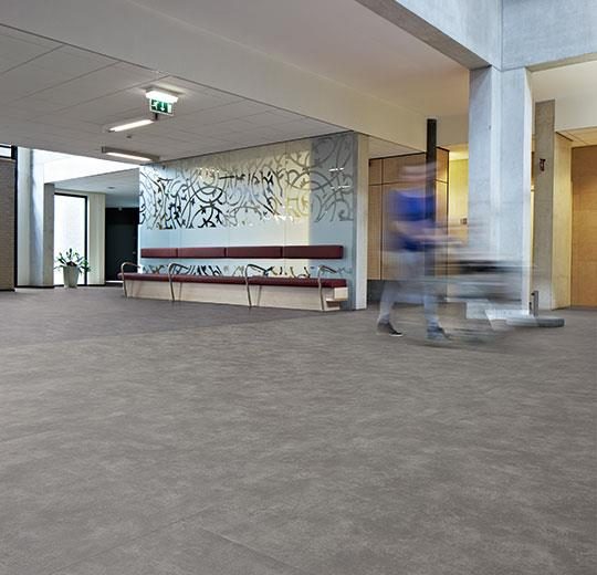 Allura Dryback Material Beton desenlli LVT zemin kaplama 62512DR7-62512DR5 natural concrete (100x100cm)1