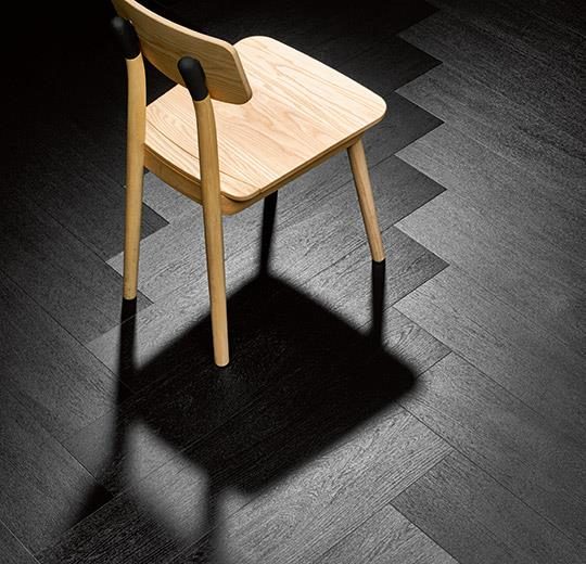 Allura Dryback Wood Ahşap desenlli LVT zemin kaplama 60387DR7-60387DR5 charcoal solid oak1