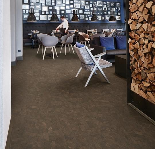 Allura Dryback Wood Ahşap desenlli LVT zemin kaplama 63516DR7-63516DR5 dark graphic wood1