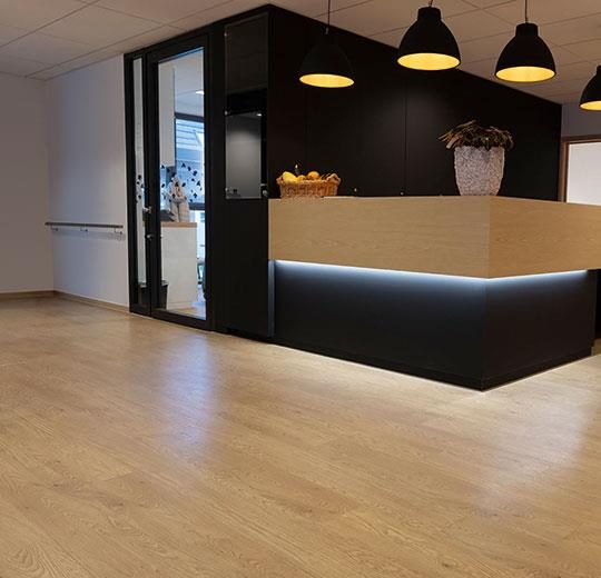 Allura Ease meşe ahşap desenli sök tak pvc vinil LVP-LVT zemin kaplama 60065EA7 honey elegant oak1