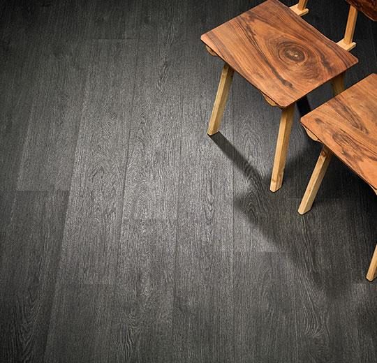 Allura Flex Wood siyah meşe ahşap desenli esnek vinil LVT zemin kaplama 660074FL1-60074FL5 black rustic oak1